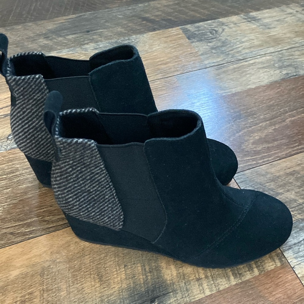 Tom’s ankle booties